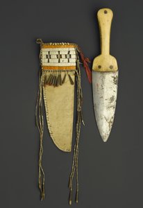 Cuchillo de escalpelo y funda, Sioux del Este, de Fort Snelling, Minnesota de American School